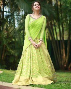 actress-bhavana-latest-photos-in-green-colour-half-saree-002