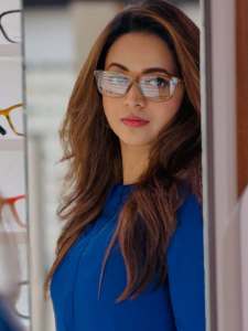 actress-bhavana-new-look-in-stylish-specs-and-sunglasses-003