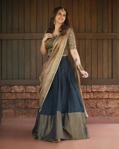 bhavana-actress-in-black-half-saree-002
