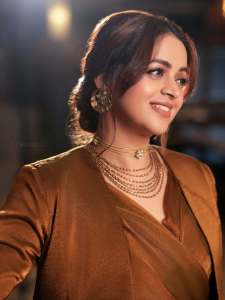 bhavana-actress-in-rich-mustard-brown-symmetrical-tulip-style-draped-dhoti-skirt-dress-photos-001