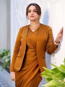 bhavana-actress-in-rich-mustard-brown-symmetrical-tulip-style-draped-dhoti-skirt-dress-photos-005