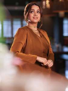 bhavana-actress-in-rich-mustard-brown-symmetrical-tulip-style-draped-dhoti-skirt-dress-photos-008