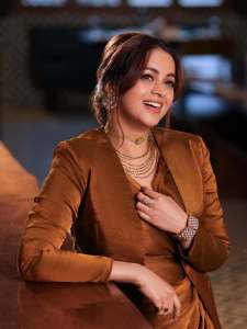 bhavana-actress-in-rich-mustard-brown-symmetrical-tulip-style-draped-dhoti-skirt-dress-photos-016