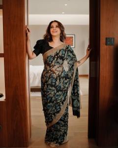 bhavana-in-black-saree-with-black-blouse-images