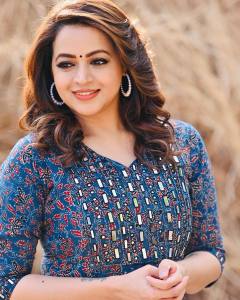 bhavana-in-kurta-photos-003