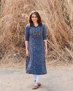 bhavana-in-kurta-photos-005