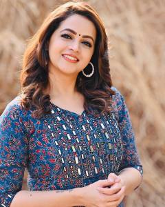 bhavana-in-kurta-photos-007