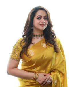 bhavana-in-mango-yellow-saree-photos-001