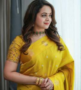 bhavana-in-mango-yellow-saree-photos-003