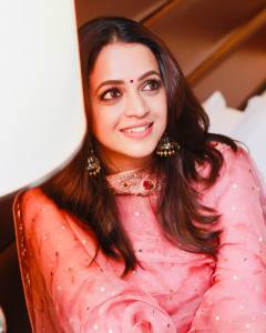 bhavana-in-peach-colour-churidar-004