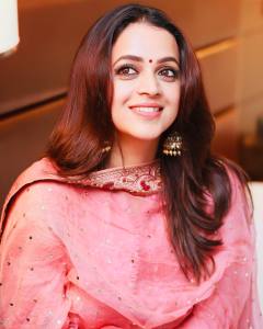bhavana-in-peach-colour-churidar-005