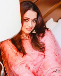 bhavana-in-peach-colour-churidar-006