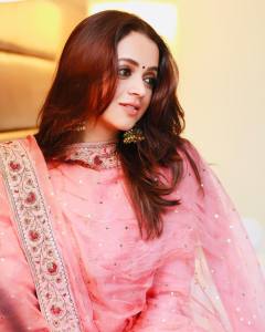 bhavana-in-peach-colour-churidar-007