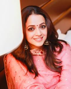 bhavana-in-peach-colour-churidar-009