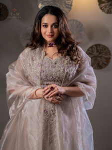 bhavana-in-silver-colour-party-wear-lehenga-photos-014