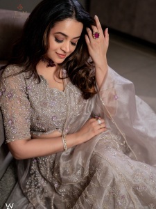 bhavana-in-silver-colour-party-wear-lehenga-photos