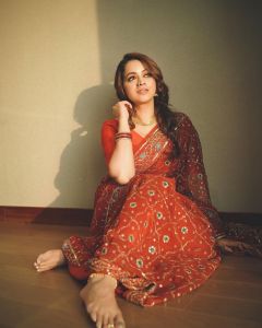 bhavana-new-photos-in-red-colour-saree-latest-images-002