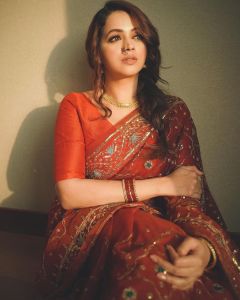 bhavana-new-photos-in-red-colour-saree-latest-images-007