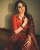 bhavana-new-photos-in-red-colour-saree-latest-images-001