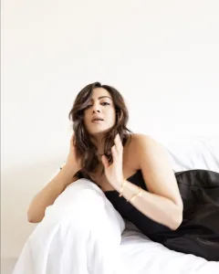 catherine-tresa-in-black-off-shoulder-dress-style-photos-007