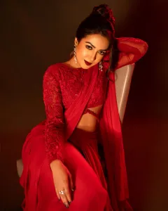 catherine-tresa-in-red-lehenga-saree-ready-to-wear-photos-004