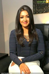 catherine-tresa-latest-images-159-00342