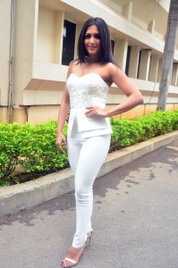 catherine-tresa-latest-images-231-00363