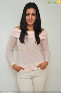 catherine-tresa-latest-photos-100-01682