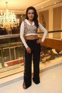 catherine-tresa-latest-photos-20033