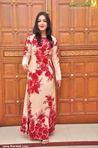 catherine-tresa-latest-pics-103-00114