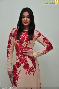 catherine-tresa-latest-pics-103-00273