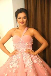 catherine-tresa-stills-104-00143