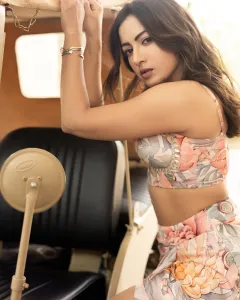 catherine-tresa-stylish-photoshoot-photos-006