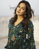 catherine-tresa-photos-in-printed-frock-002