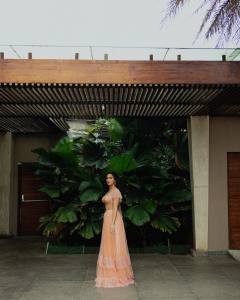 Deepti-Sati-in-Peach-Lace-lehenga-set-002