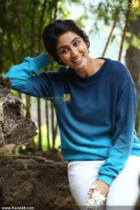 deepti-sathi-latest-stills12
