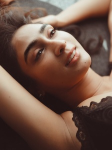 deepti-sati-in-black-short-top-with-jeans-style-photos-010