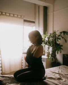 deepti-sati-in-black-short-top-with-jeans-style-photos