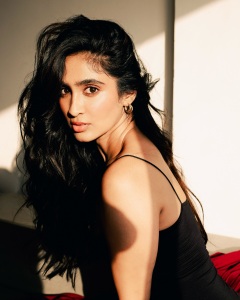 deepti-sati-in-black-swimsuit-dress-photo.in_456695996_18455600812037116_1622217273377941537_n