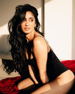deepti-sati-in-black-swimsuit-dress-photo.in_456714863_18455600821037116_6894044132075171308_n
