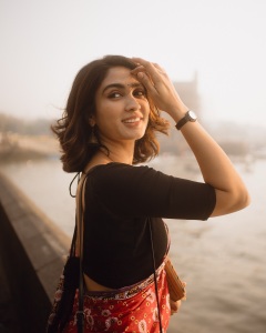 deepti-sati-in-bombay-sarees-with-blouse-look-photos-002