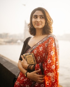 deepti-sati-in-bombay-sarees-with-blouse-look-photos-004