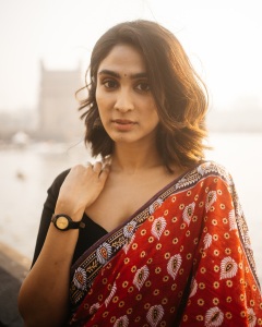 deepti-sati-in-bombay-sarees-with-blouse-look-photos-006