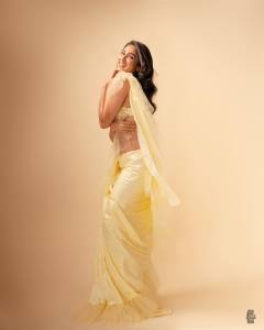 deepti-sati-in-floral-lace-net-ruffle-saree-photos-004