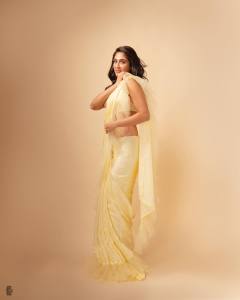 deepti-sati-in-floral-lace-net-ruffle-saree-photos-005