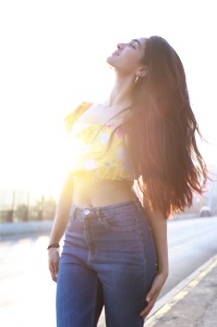 deepti-sati-in-jeans-and-printed-crop-top-dress-photos-003
