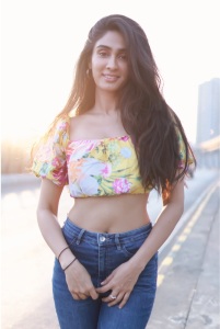 deepti-sati-in-jeans-and-printed-crop-top-dress-photos-007