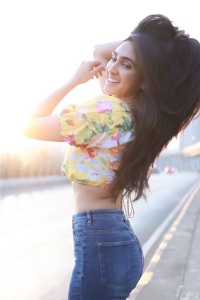 deepti-sati-in-jeans-and-printed-crop-top-dress-photos-008