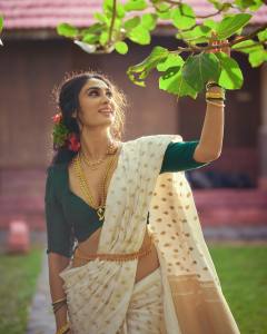 deepti-sati-in-kerala-traditional-saree-look-photos