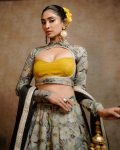 deepti-sati-in-mughal-style-lehenga-dress-photos-002